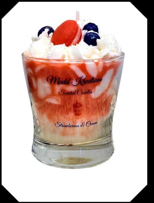 Strawberries & Cream Scented Candle – 10 oz